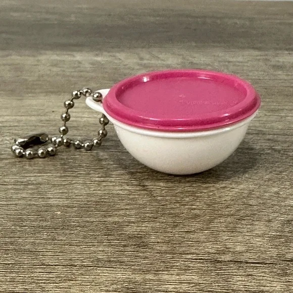 Vintage Tupperware Pink Lid with White Bowl Thatsa Bowl Keychain - Picture 2 of 5